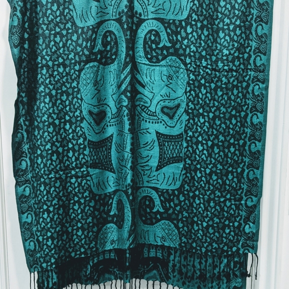 Silk/Pashmina blend Scarf - Picture 7 of 7